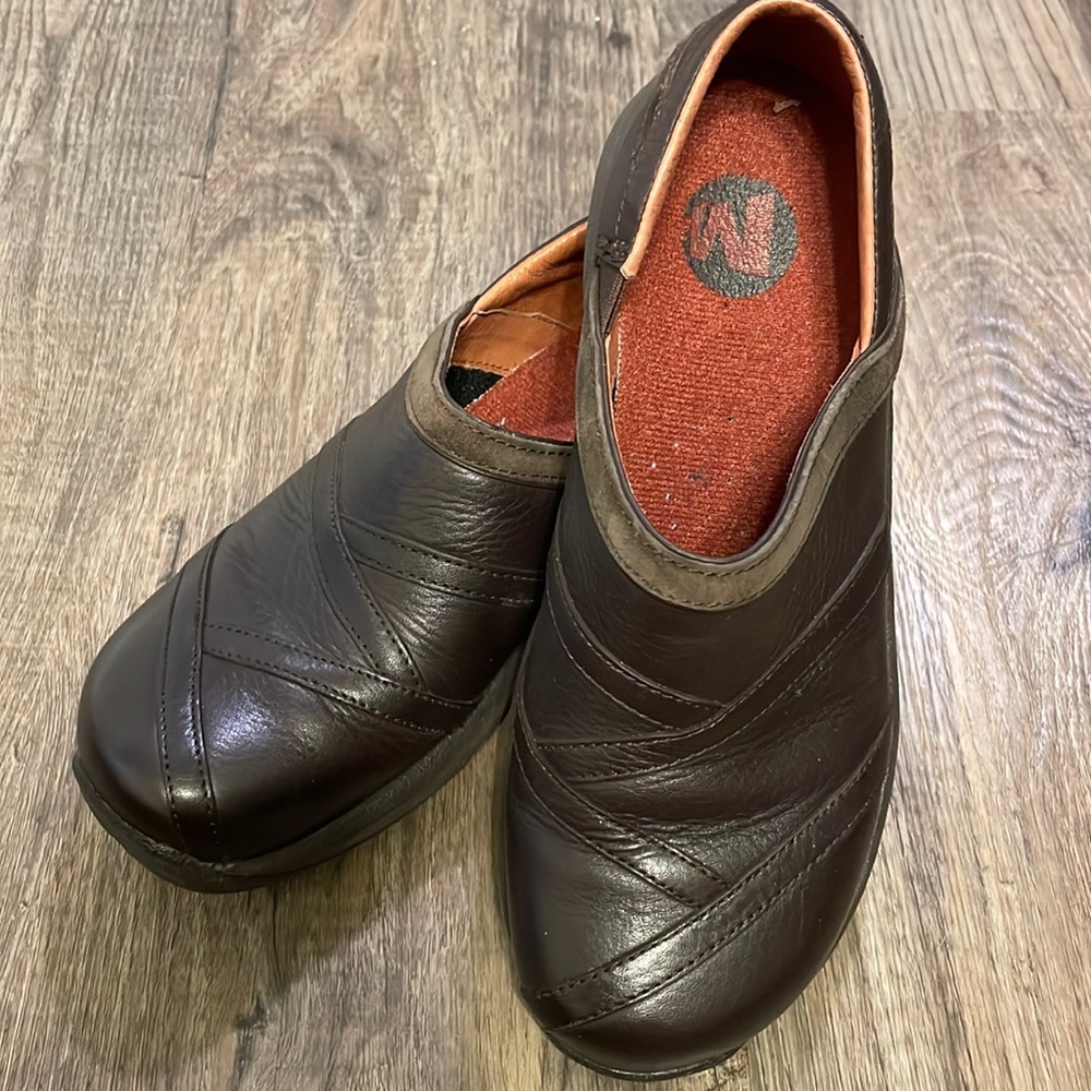 Merrell Women’s Size 7 Brown Shoes